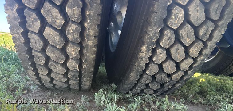 image for item ER2138 1978 Peterbilt 359 semi truck