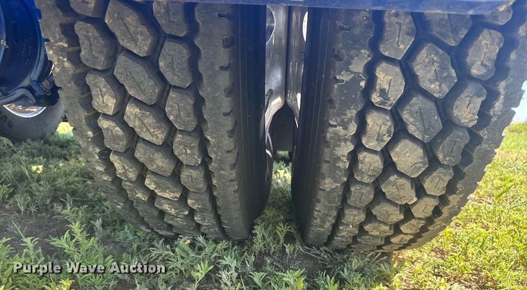 image for item ER2138 1978 Peterbilt 359 semi truck