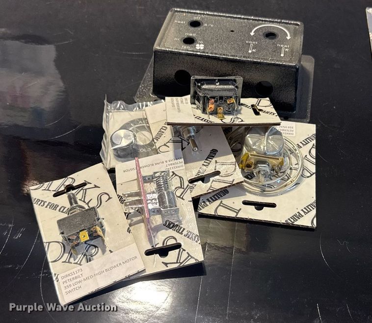 image for item ER2138 1978 Peterbilt 359 semi truck