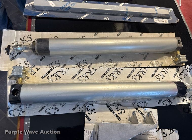 image for item ER2138 1978 Peterbilt 359 semi truck