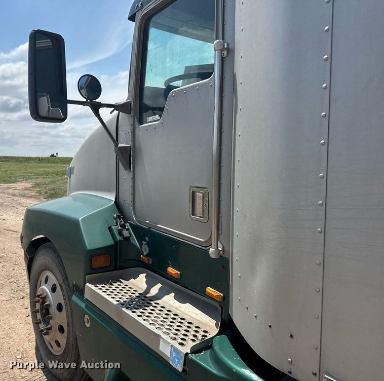image for item ER2170 1996 Kenworth T600 semi truck