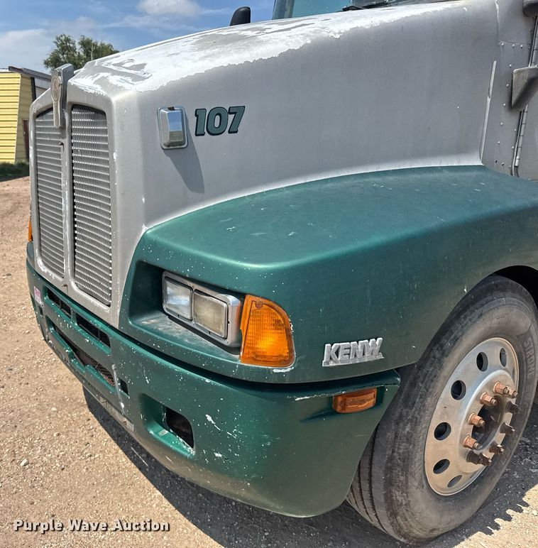 image for item ER2170 1996 Kenworth T600 semi truck