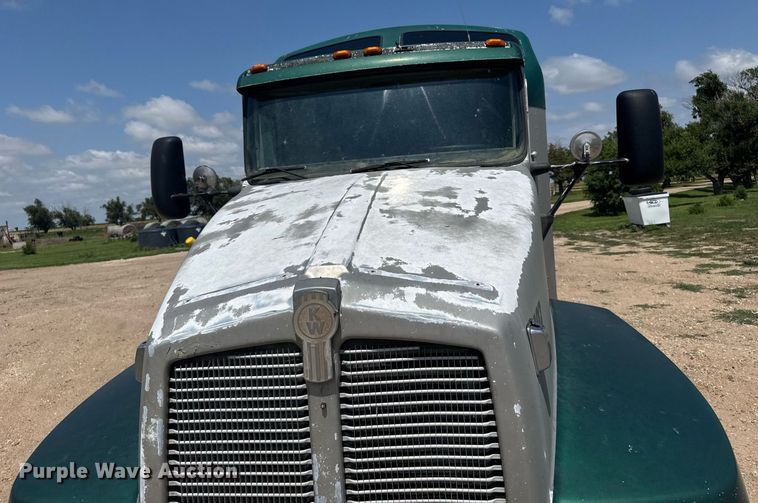 image for item ER2170 1996 Kenworth T600 semi truck