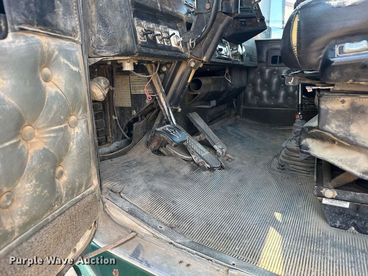 image for item ER2170 1996 Kenworth T600 semi truck