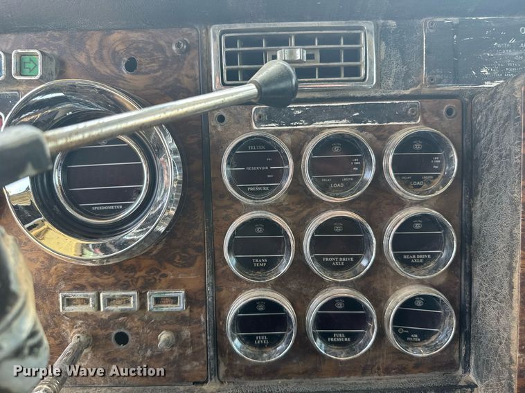 image for item ER2170 1996 Kenworth T600 semi truck