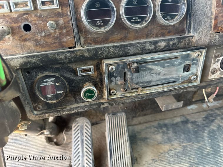 image for item ER2170 1996 Kenworth T600 semi truck