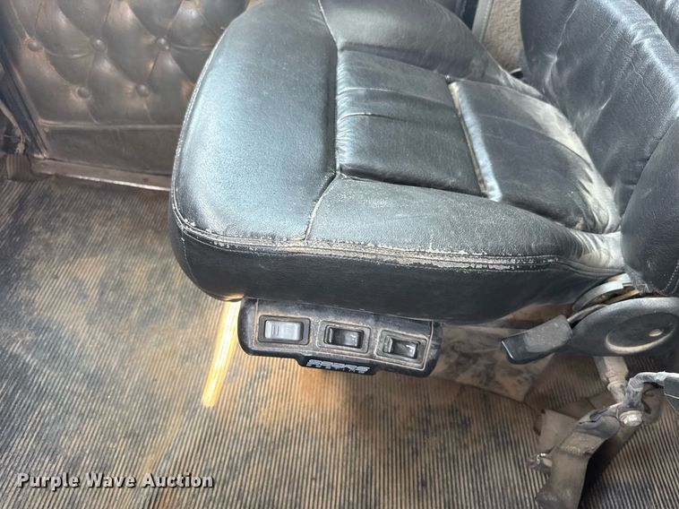 image for item ER2170 1996 Kenworth T600 semi truck