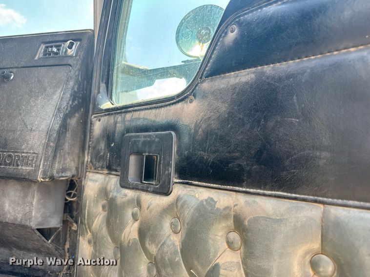 image for item ER2170 1996 Kenworth T600 semi truck