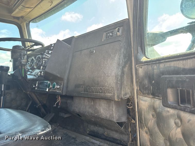 image for item ER2170 1996 Kenworth T600 semi truck