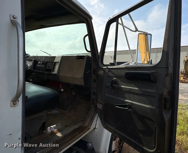 image for item ET7042 1992 International 4700  