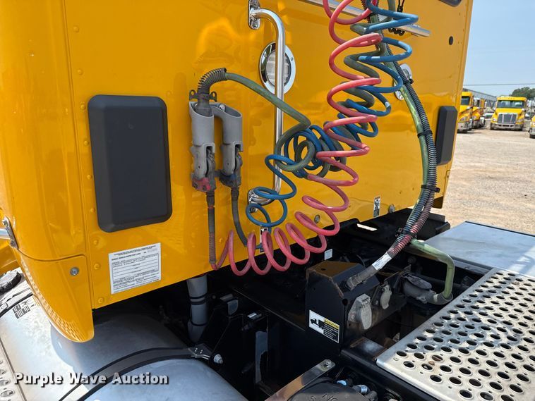 image for item EU2020 2021 Kenworth T680 semi truck