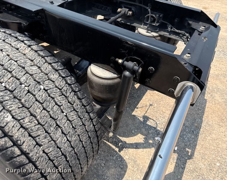 image for item EU2020 2021 Kenworth T680 semi truck