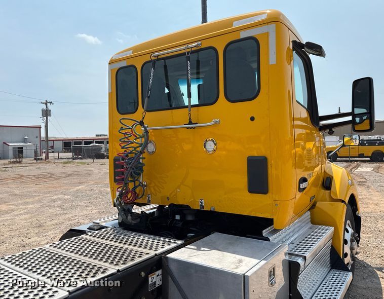 image for item EU2020 2021 Kenworth T680 semi truck