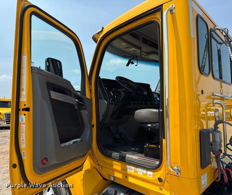 image for item EU2020 2021 Kenworth T680 semi truck