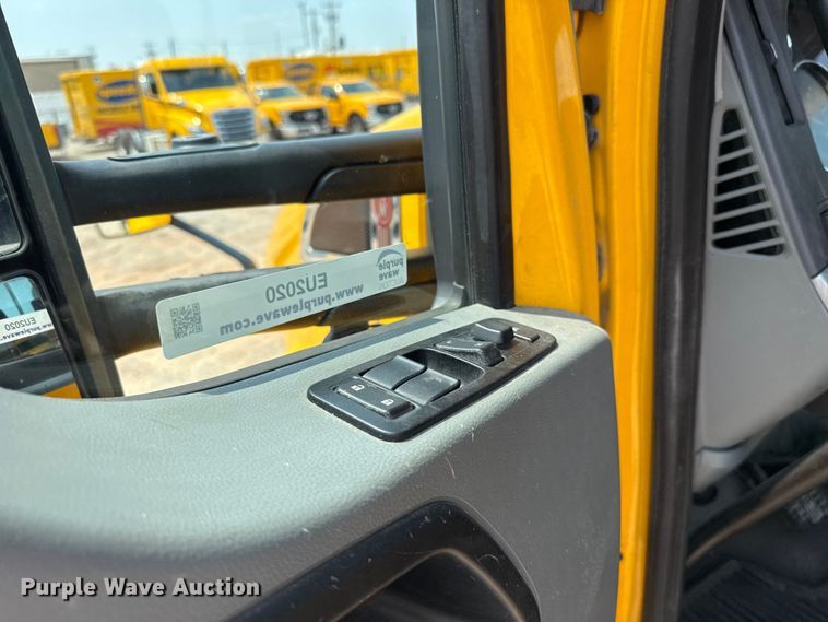 image for item EU2020 2021 Kenworth T680 semi truck