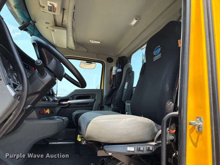 image for item EU2020 2021 Kenworth T680 semi truck