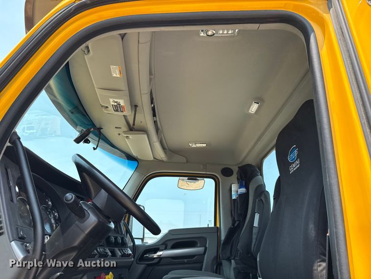 image for item EU2020 2021 Kenworth T680 semi truck