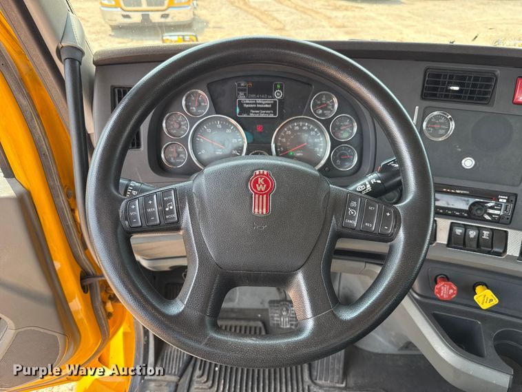 image for item EU2020 2021 Kenworth T680 semi truck