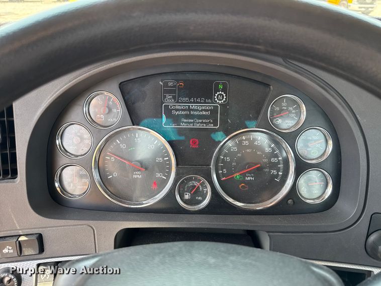 image for item EU2020 2021 Kenworth T680 semi truck