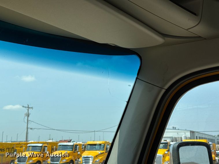 image for item EU2020 2021 Kenworth T680 semi truck