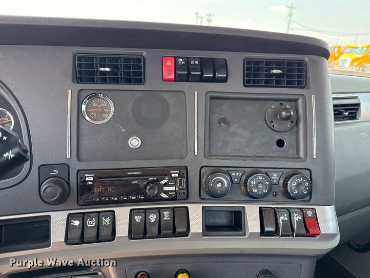 image for item EU2020 2021 Kenworth T680 semi truck