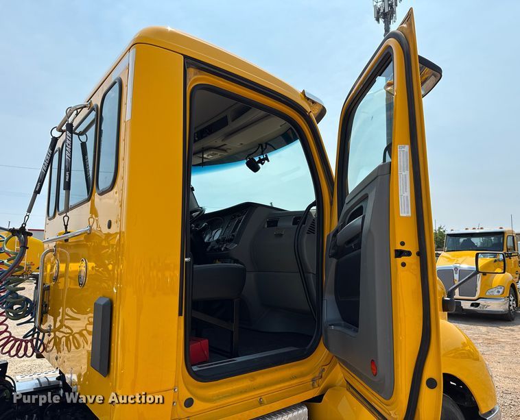 image for item EU2020 2021 Kenworth T680 semi truck