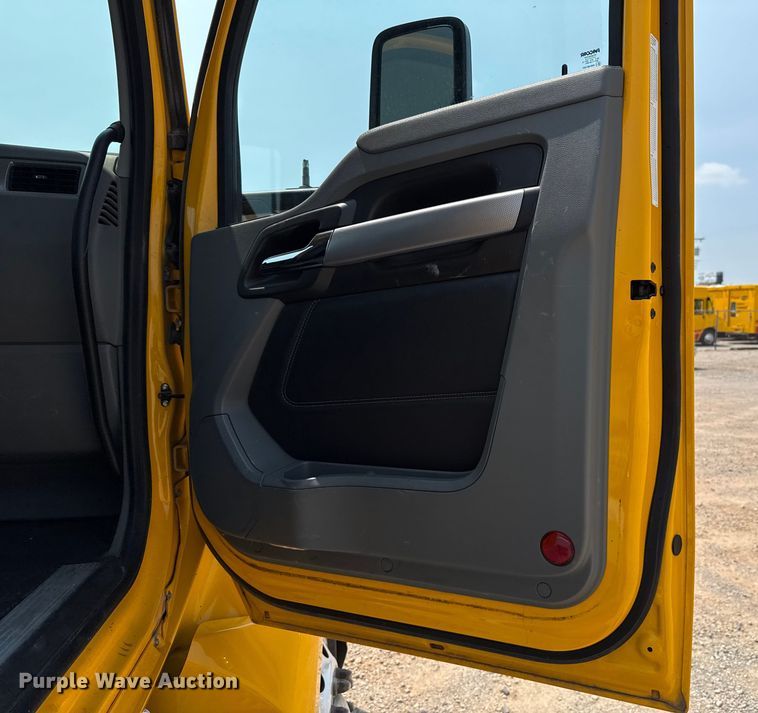 image for item EU2020 2021 Kenworth T680 semi truck