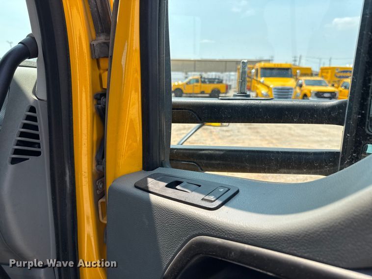 image for item EU2020 2021 Kenworth T680 semi truck