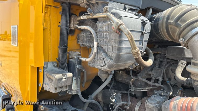 image for item EU2020 2021 Kenworth T680 semi truck