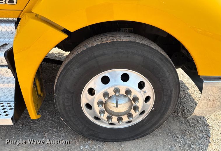 image for item EU2020 2021 Kenworth T680 semi truck