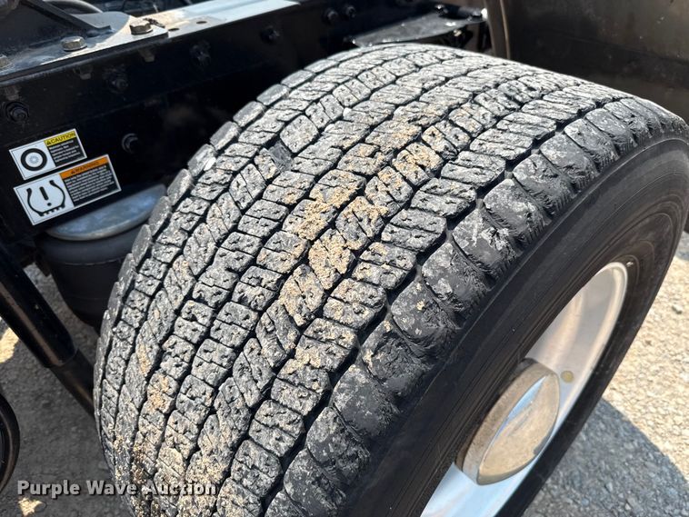 image for item EU2020 2021 Kenworth T680 semi truck