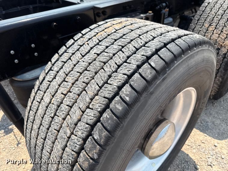 image for item EU2020 2021 Kenworth T680 semi truck