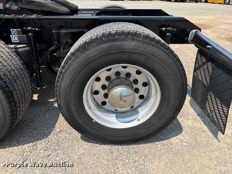 image for item EU2020 2021 Kenworth T680 semi truck