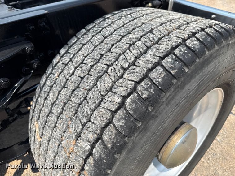 image for item EU2020 2021 Kenworth T680 semi truck