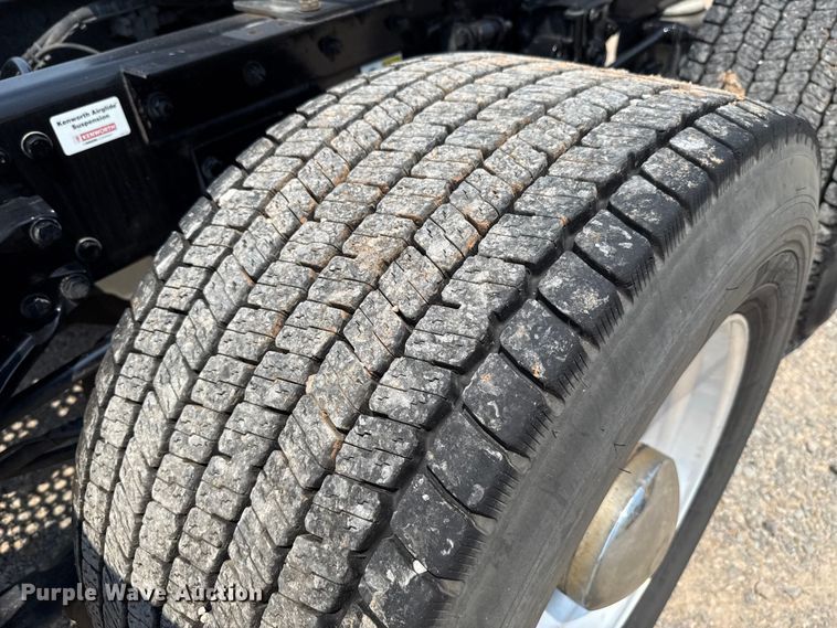 image for item EU2020 2021 Kenworth T680 semi truck