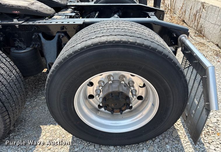 image for item EU2021 2023 International LT625 semi truck