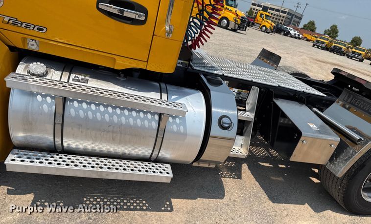 image for item EU2022 2021 Kenworth T680 semi truck