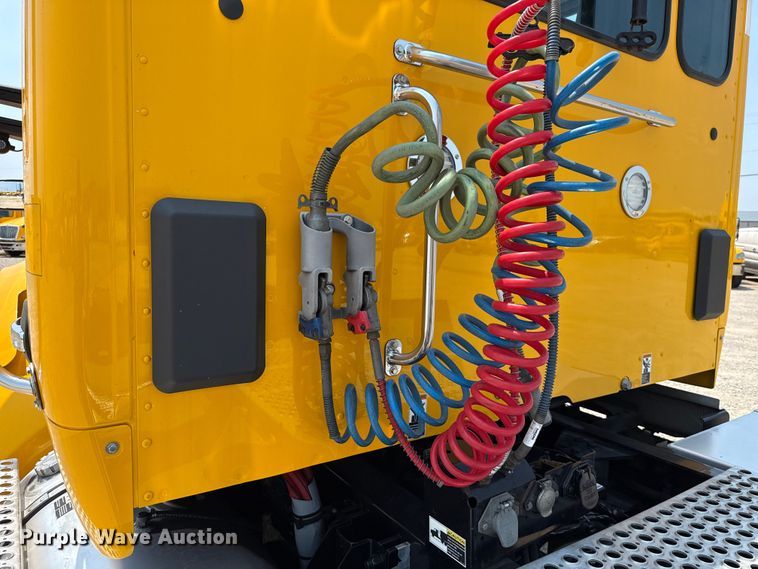 image for item EU2022 2021 Kenworth T680 semi truck