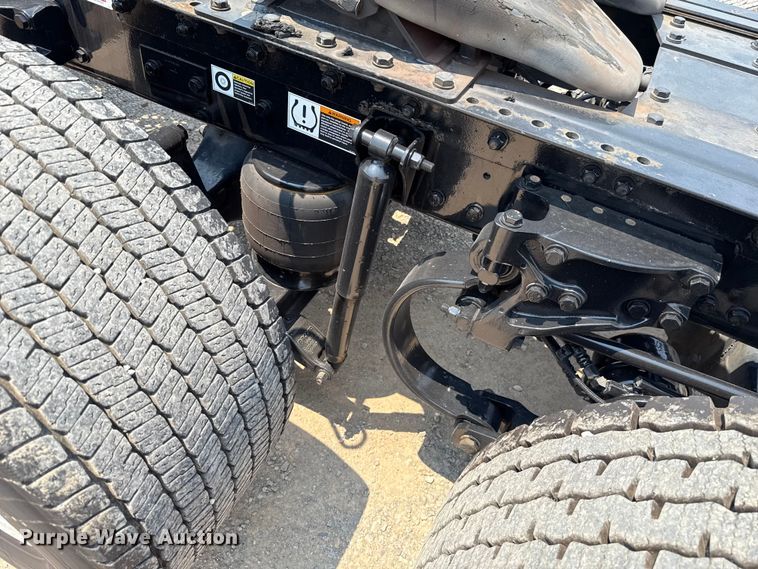 image for item EU2022 2021 Kenworth T680 semi truck