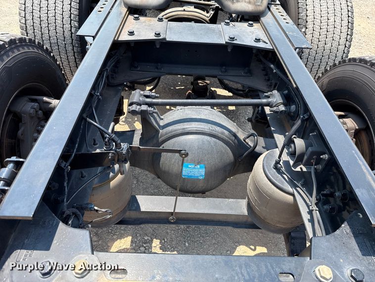 image for item EU2022 2021 Kenworth T680 semi truck