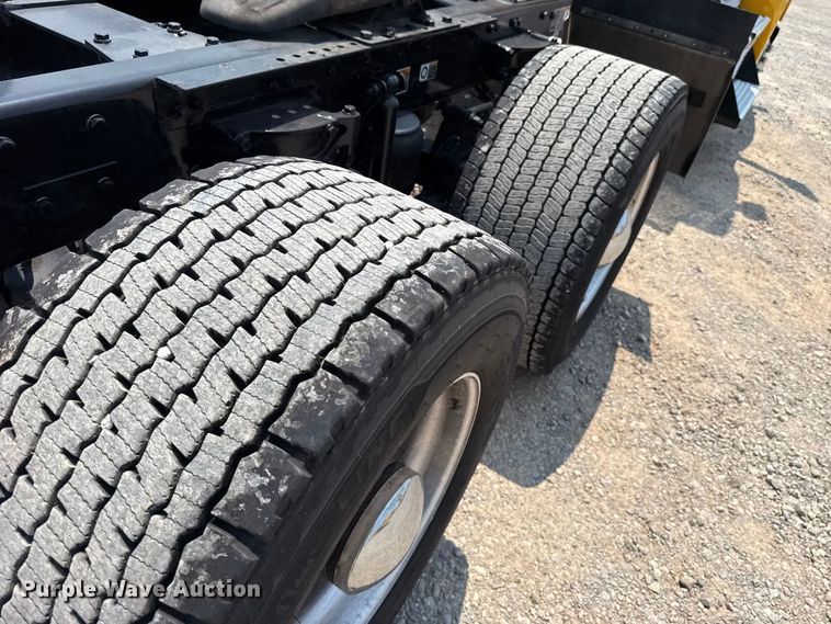 image for item EU2022 2021 Kenworth T680 semi truck