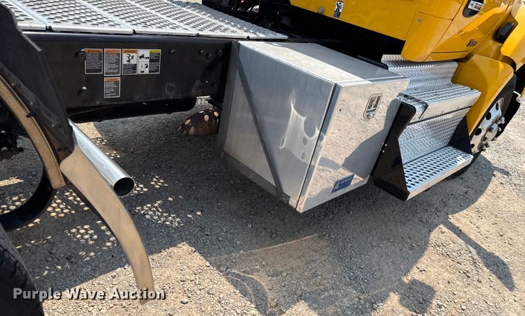 image for item EU2022 2021 Kenworth T680 semi truck