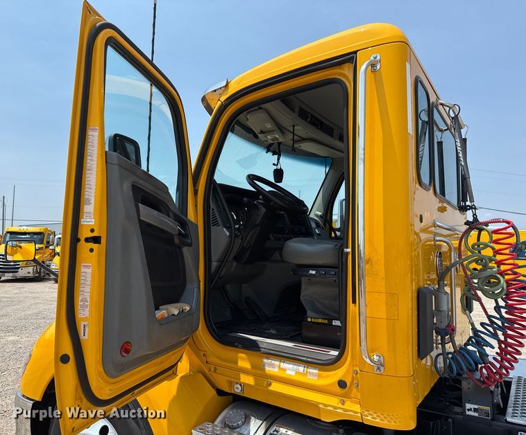 image for item EU2022 2021 Kenworth T680 semi truck