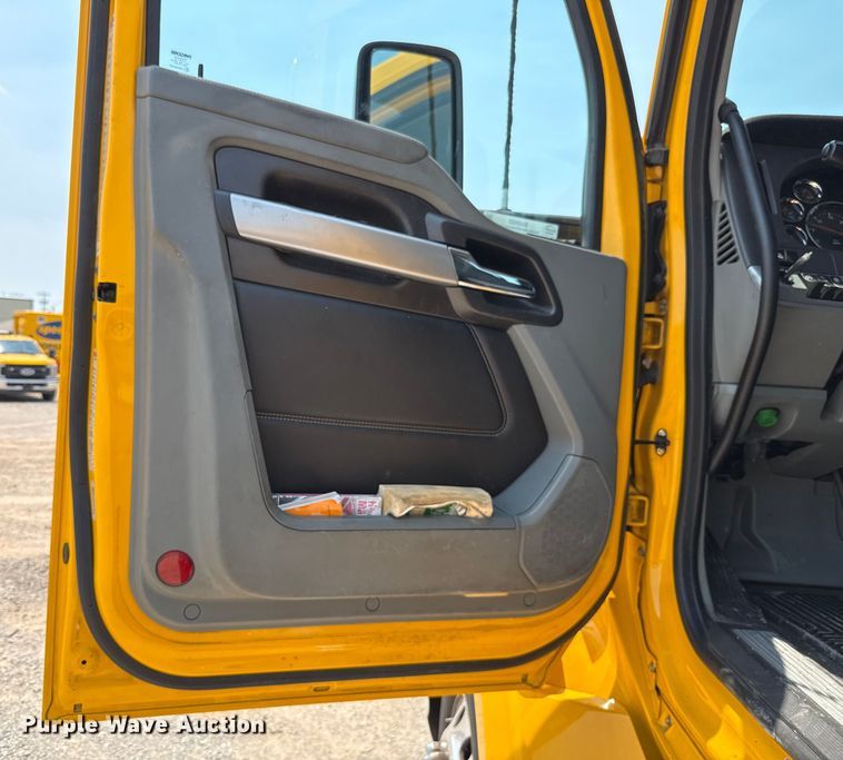 image for item EU2022 2021 Kenworth T680 semi truck