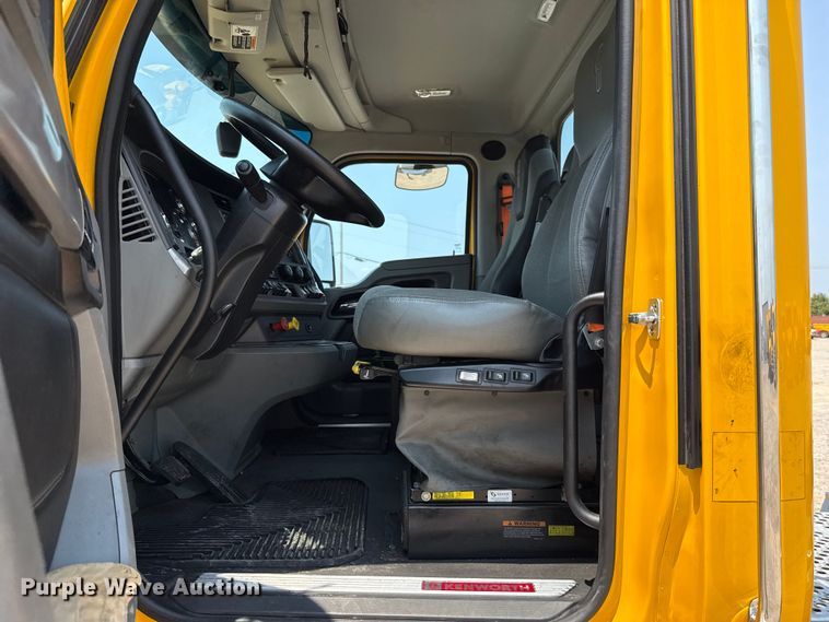image for item EU2022 2021 Kenworth T680 semi truck