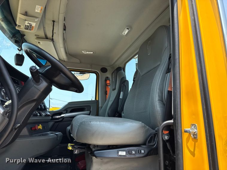 image for item EU2022 2021 Kenworth T680 semi truck