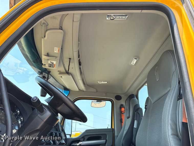 image for item EU2022 2021 Kenworth T680 semi truck