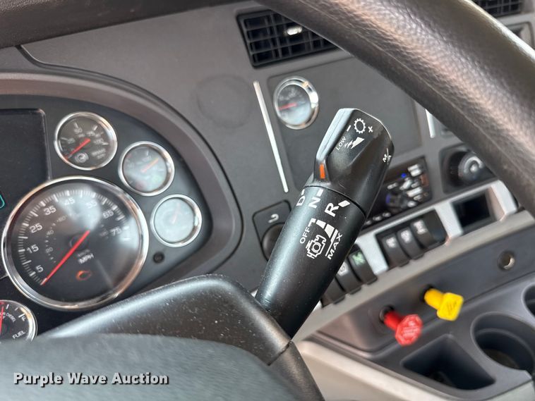 image for item EU2022 2021 Kenworth T680 semi truck