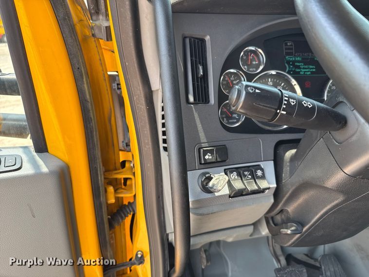 image for item EU2022 2021 Kenworth T680 semi truck