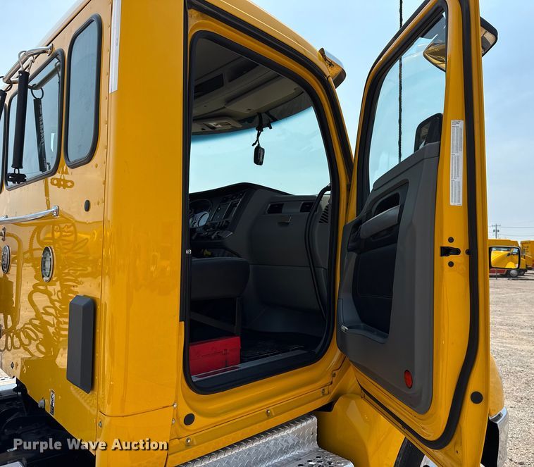 image for item EU2022 2021 Kenworth T680 semi truck